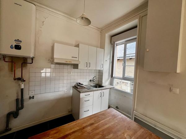 A VENDRE NANTES PREFECTURE CONFORTABLE TYPE 2 DANS PETITE COPROPRIETE AU CALME DE SON IMPASSE