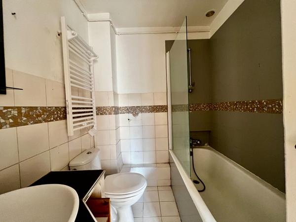 A VENDRE NANTES PREFECTURE CONFORTABLE TYPE 2 DANS PETITE COPROPRIETE AU CALME DE SON IMPASSE