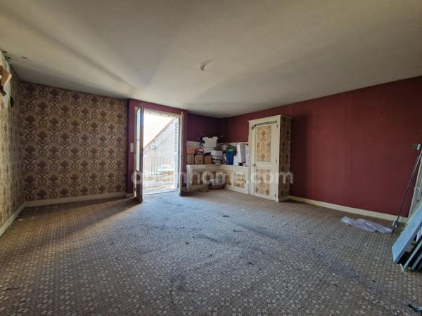 Maison de 152 m², 4 pièces, et immeuble à rénover de plus de 250 m² à fort potentiel locatif - PREUILLY SUR CLAISE (37)