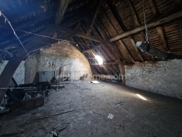 Maison de 152 m², 4 pièces, et immeuble à rénover de plus de 250 m² à fort potentiel locatif - PREUILLY SUR CLAISE (37)