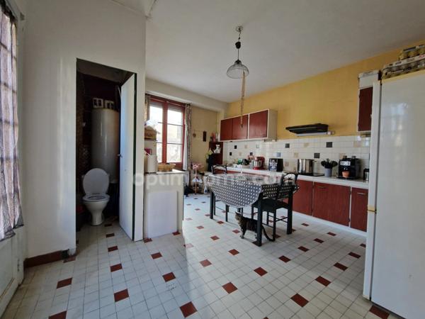 Maison de 152 m², 4 pièces, et immeuble à rénover de plus de 250 m² à fort potentiel locatif - PREUILLY SUR CLAISE (37)