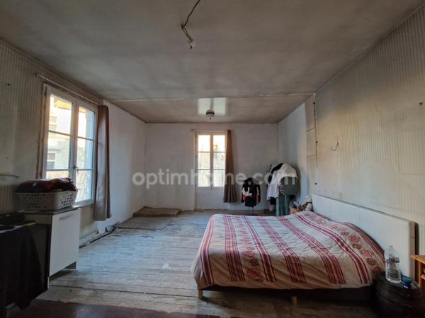 Maison de 152 m², 4 pièces, et immeuble à rénover de plus de 250 m² à fort potentiel locatif - PREUILLY SUR CLAISE (37)