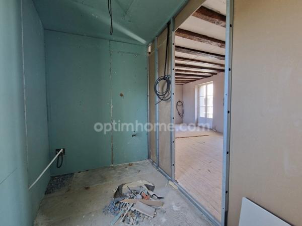 Maison de 152 m², 4 pièces, et immeuble à rénover de plus de 250 m² à fort potentiel locatif - PREUILLY SUR CLAISE (37)