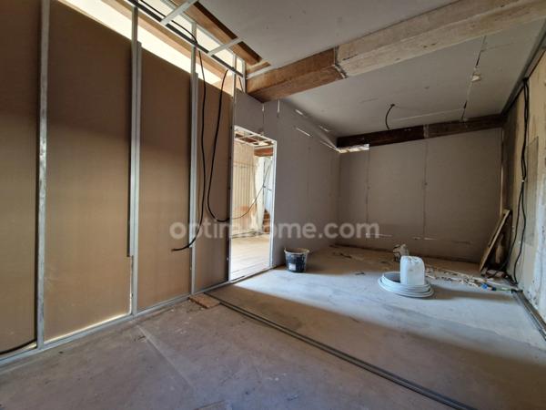 Maison de 152 m², 4 pièces, et immeuble à rénover de plus de 250 m² à fort potentiel locatif - PREUILLY SUR CLAISE (37)