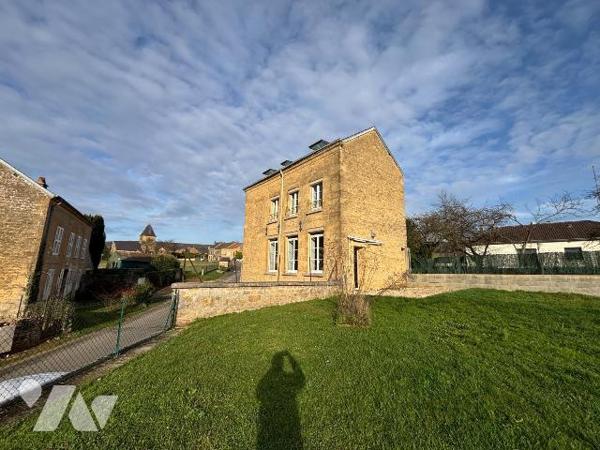Maison individuelle en pierre entièrement rénovée située sur la commune de Cheveuges comprenant...