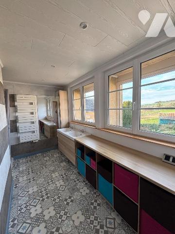 Maison individuelle en pierre entièrement rénovée située sur la commune de Cheveuges comprenant...