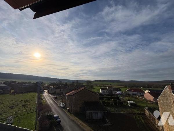 Maison individuelle en pierre entièrement rénovée située sur la commune de Cheveuges comprenant...