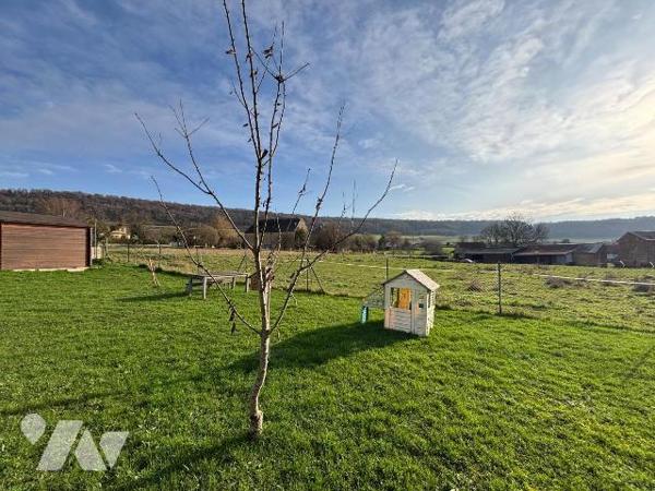 Maison individuelle en pierre entièrement rénovée située sur la commune de Cheveuges comprenant...