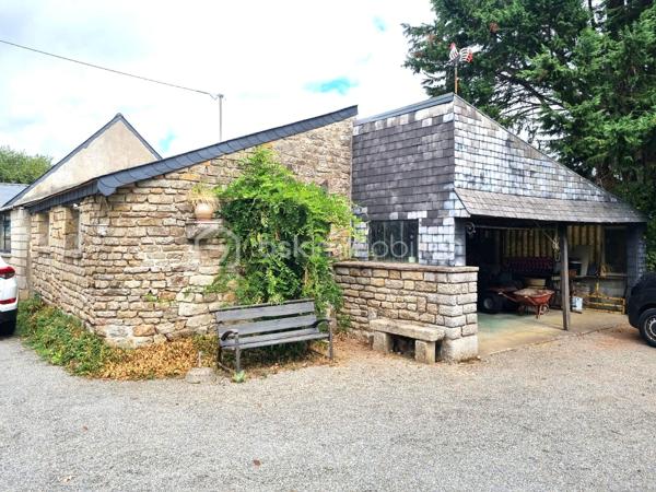 Située au calme et à proximité de toutes les commodités.
Maison de maître des années 1900 d’environ 170 m² comprenant :

• Rez-de-chaussée : une entrée, un WC, un salon-séjour de près de 30 m² donnant sur une jolie extension avec mezzanine de plus de 36 m², une grande cuisine familiale et une buanderie. 
• Étage : un palier desservant 4 chambres (de 9 à 14 m²), une salle d’eau ainsi qu’un WC. 

À l’extérieur, la propriété bénéficie de nombreuses dépendances comprenant un grand hangar, deux ateliers, un abri à bois et un puits.

Le tout sur une parcelle de plus de 2 900 m².

✅ Vous serez séduit par :
• Jardin entièrement clos 
• Aucun vis-à-vis 
• Cachet de l’ancien 
• Combles aménageables 
• Proximité immédiate des commodités (commerces, écoles, bus…) 
• Potentiel d’aménagement 

✅ Points techniques :
• Tout-à-l’égout 
• Travaux à prévoir


--- --- --- --- --- --- --- --- --- --- --- --- --- --- --- --- --- --- --- --- 
⭐ACCOMPAGNEMENT SUR MESURE
Vous souhaitez vendre votre bien ?
Contactez-moi. Evaluation OFFERTE sous 48h !

⭐VENTE IMMOBILIÈRE – Finistère Sud
Échangeons sur votre projet pour définir la meilleure stratégie de vente.

⭐APPORTEURS D'AFFAIRES
Vous connaissez quelqu'un qui souhaite vendre ?
Contactez-moi. Rémunération attractive !
--- --- --- --- --- --- --- --- --- --- --- --- --- --- --- --- --- --- --- ---