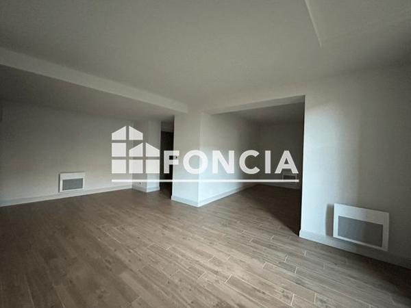 Location Appartement 2 pièces 63.13 m² - 62 COURS NATIONAL MICHEL BARON - APPART 02 Saintes 17100