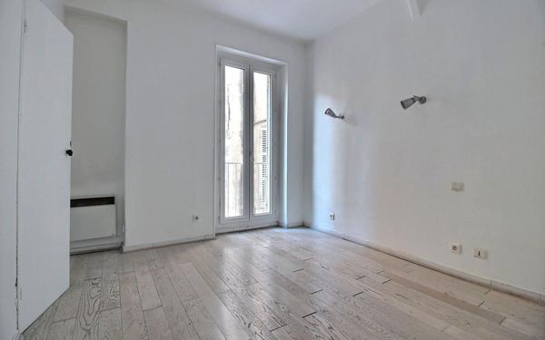 Appartement à vendre    4 pièces • 115 m2 Marseille 6