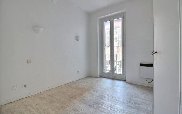 Appartement à vendre    4 pièces • 115 m2 Marseille 6