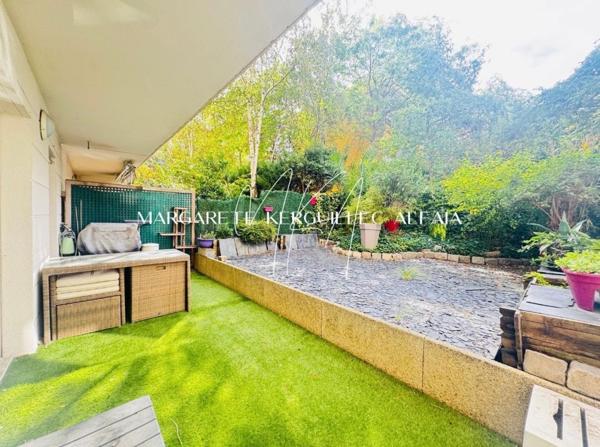 Appartement de 3 pièces situé en rez de jardin avec jardin-terrasse.