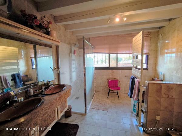 Ensemble immobilier Maison Hinx 5 pièce(s) 185 m2 plus hangar 250 m2