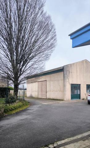 Ensemble immobilier Maison Hinx 5 pièce(s) 185 m2 plus hangar 250 m2