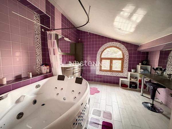 Ortaffa proche de Perpignan vend terrain avec 2 maisons de 220m² et 80m²