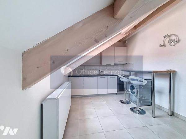 Péron, studio de 19 m², deux stationnements, une cave