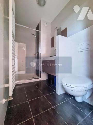 Péron, studio de 19 m², deux stationnements, une cave