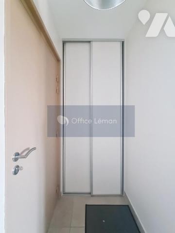 Péron, studio de 19 m², deux stationnements, une cave