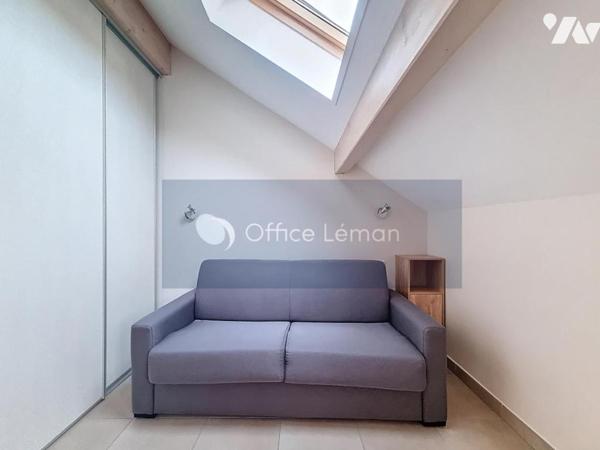 Péron, studio de 19 m², deux stationnements, une cave