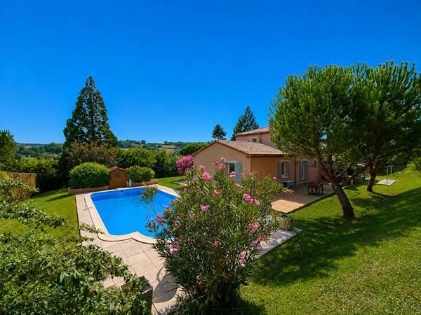 47140 PENNE D AGENAIS A Penne d'Agenais, magnifique maison avec jardin, piscine et double garage