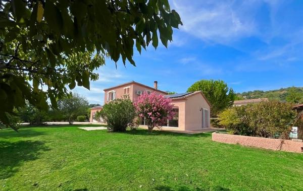 47140 PENNE D AGENAIS A Penne d'Agenais, magnifique maison avec jardin, piscine et double garage