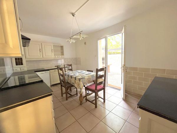47140 PENNE D AGENAIS A Penne d'Agenais, magnifique maison avec jardin, piscine et double garage
