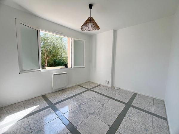 47140 PENNE D AGENAIS A Penne d'Agenais, magnifique maison avec jardin, piscine et double garage