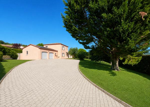 47140 PENNE D AGENAIS A Penne d'Agenais, magnifique maison avec jardin, piscine et double garage