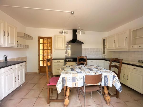 47140 PENNE D AGENAIS A Penne d'Agenais, magnifique maison avec jardin, piscine et double garage