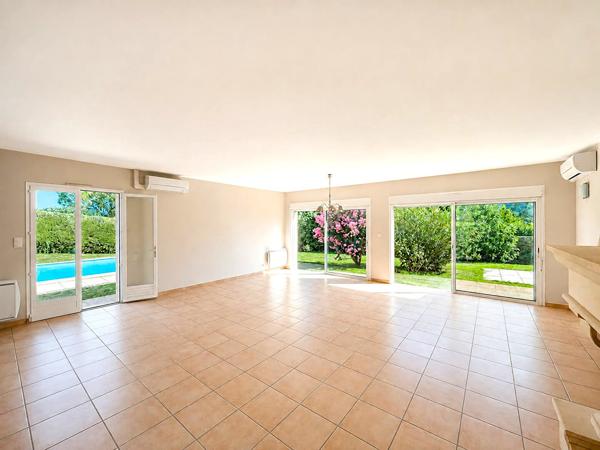 47140 PENNE D AGENAIS A Penne d'Agenais, magnifique maison avec jardin, piscine et double garage