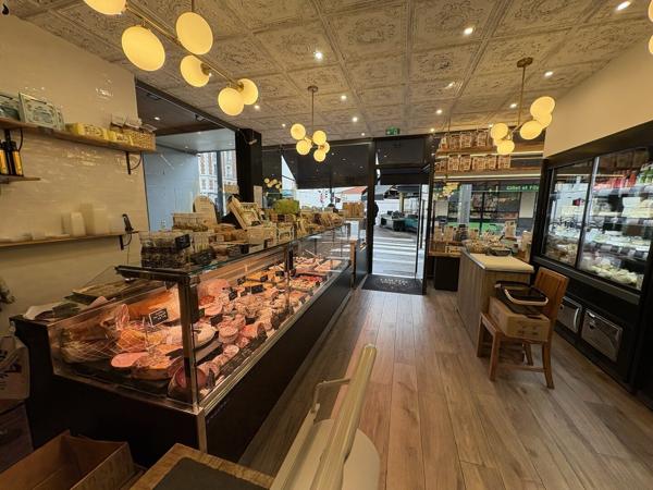 Local Commercial au coeur au quartier Becon Courbevoie 769 000 €