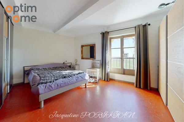 Appartement T2 en duplex au coeur de LOURMARIN (84)- authenticité et charme