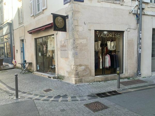 DROIT AU BAIL  LA ROCHELLE PROCHE MARCHE