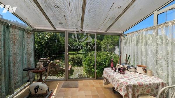 Au centre ville de St-Pol-de-Léon, grande maison avec jardin clos et garage.