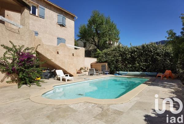 Maison à vendre 7 pièces 180 m² Le Revest-les-Eaux