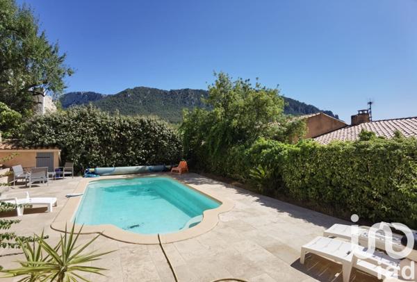 Maison à vendre 7 pièces 180 m² Le Revest-les-Eaux