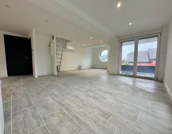 Duplex F5 rénové à Valdoie – 88 m², 2 terrasses, garage et stationnement privé