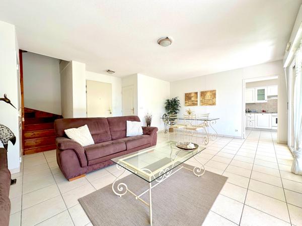 MAISON DE 76 M2 AVEC GARAGE ET PARKING DANS RESIDENCE AVEC PISCINE