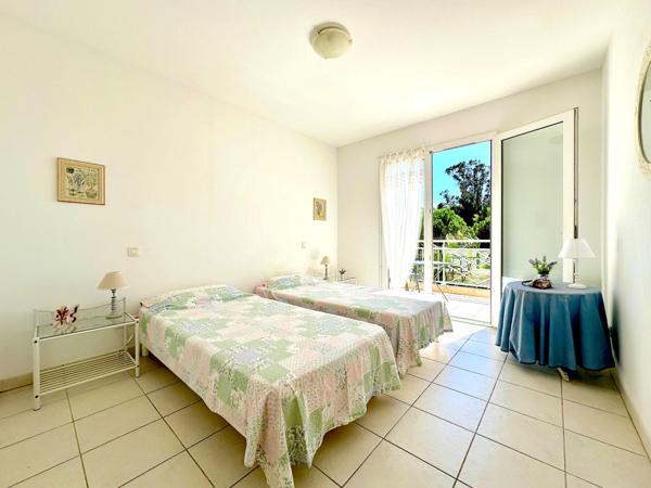 MAISON DE 76 M2 AVEC GARAGE ET PARKING DANS RESIDENCE AVEC PISCINE