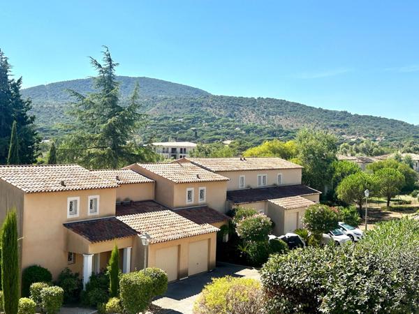 MAISON DE 76 M2 AVEC GARAGE ET PARKING DANS RESIDENCE AVEC PISCINE