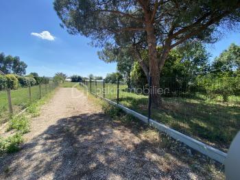 EN EXCLUISVITÈ, SUPERBE TERRAIN CONSTRUCTIBLE ET DIVISIBLE DE 2002M² environ, avec servitude inclus. Ce terrain est semi viabilisé pour deux maisons, eau et électricité, assainissement individuelle obligatoire. La G1 est déjà réalisé. Il ne vous reste plus qu'à imaginer votre projet de construction. Environnement calme et sans vis à vis. 
Proche de toutes les commodités N'HESITEZ PLUS ! Une conseillère 6/7jrs.