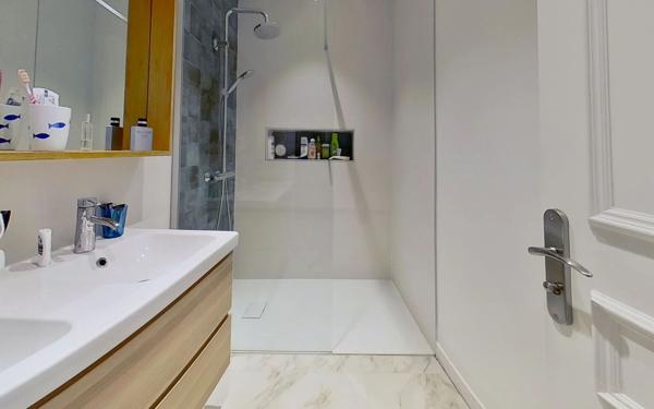 Appartement à vendre    5 pièces • 172,69 m2 Lyon 6