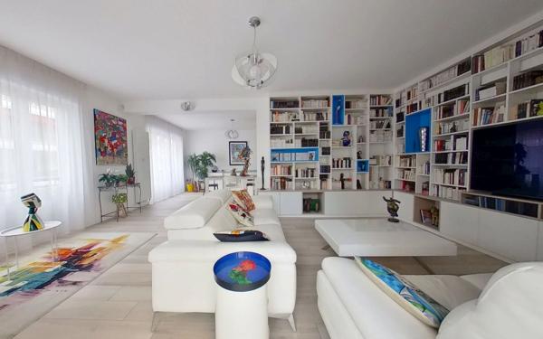 Appartement à vendre    5 pièces • 172,69 m2 Lyon 6