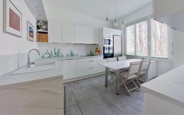 Appartement à vendre    5 pièces • 172,69 m2 Lyon 6