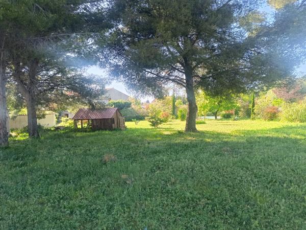 Saint-Cyr-sur-Mer (83270) TERRAIN PLAT CONSTRUCTIBLE - 726M2 - CALME - CENTRE VILLE
