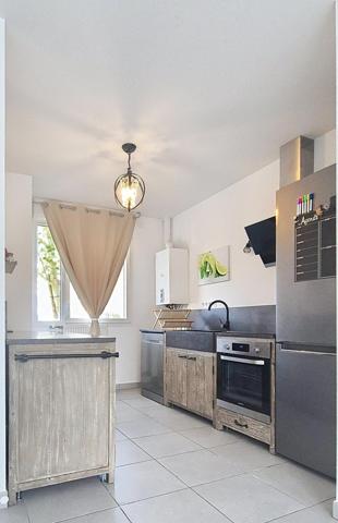 Maison récente avec 3 chambres, garage et jardin