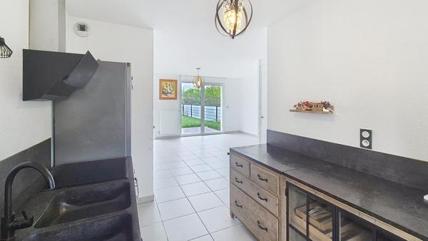 Maison récente avec 3 chambres, garage et jardin