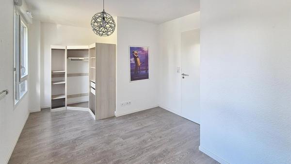 Maison récente avec 3 chambres, garage et jardin