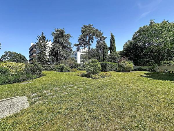 Chatou Bas - Situation exceptionnelle pour ce 2 pièces de 53.58m² 379 000 € **  - Référence  V210010378